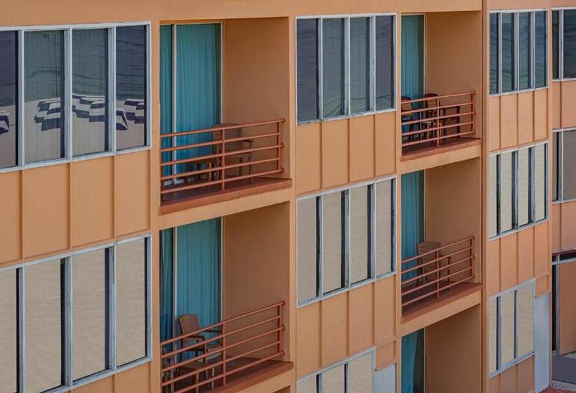 Номер Deluxe Кровать Кинг, Dolphin Beach Resort