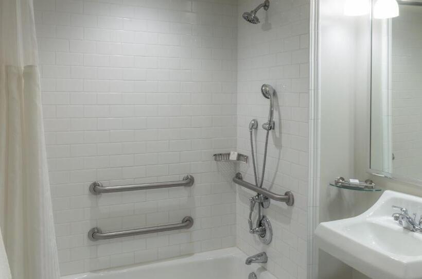 适合残疾人士使用的带超级大床的标准间, Portola Hotel & Spa