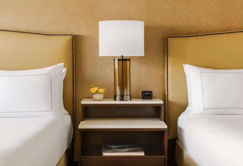 Номер Executive, Hilton Phoenix Airport