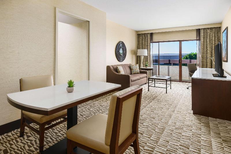 جناح سرير كينج, Hilton Phoenix Airport