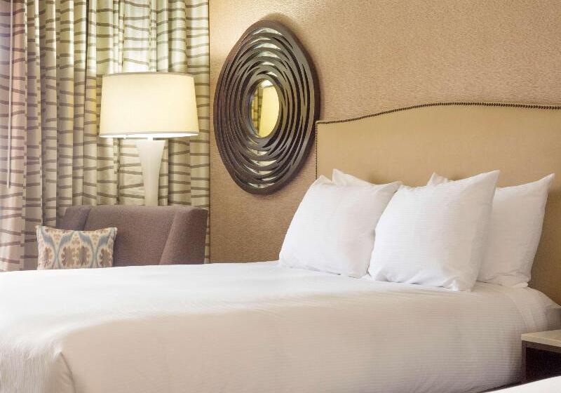 Номер Executive, Hilton Phoenix Airport