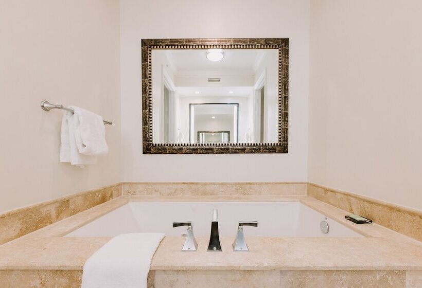 プールビューのバルコニー付１ベッドルームアパート, Beachside Resort & Residences