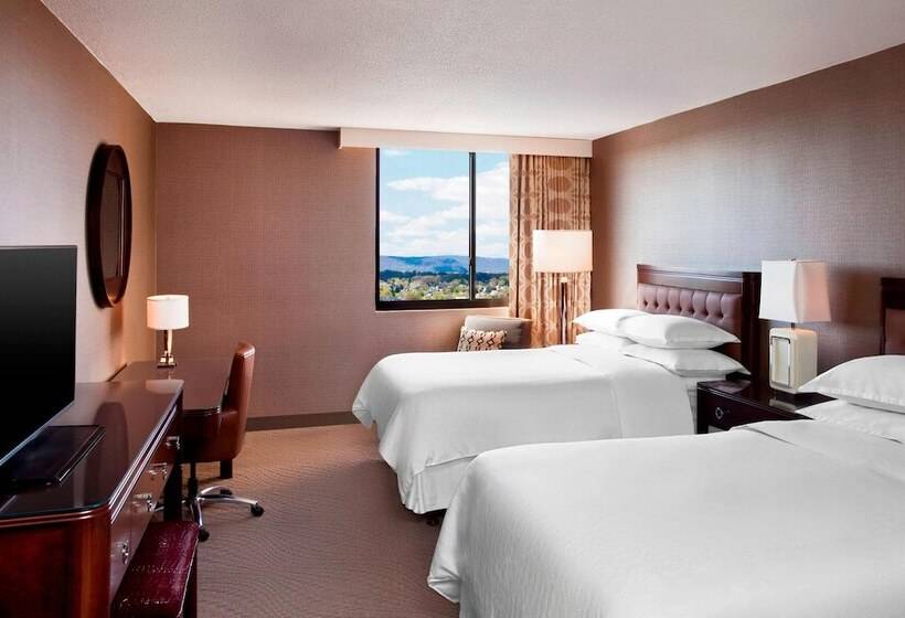 Номер Deluxe, Sheraton Harrisburg Hershey