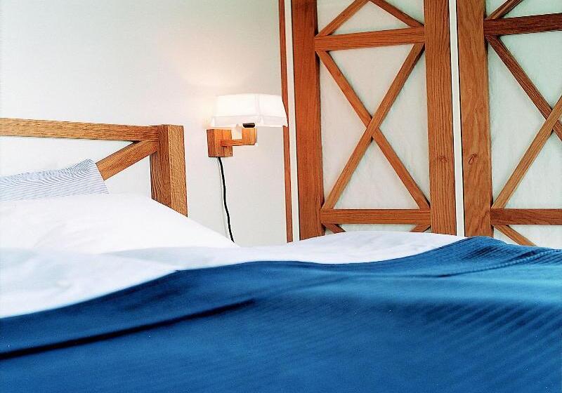 Chambre Club, The Gunter Hotel San Antonio Riverwalk