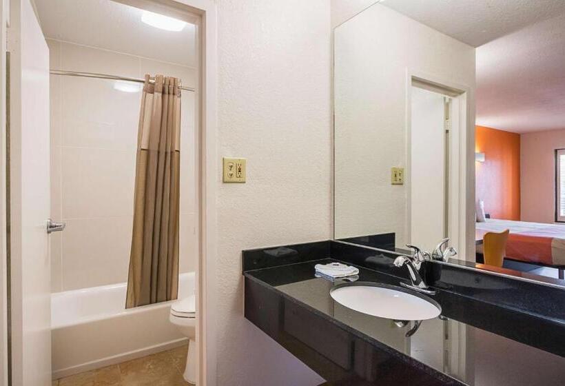 Стандартный Номер Кровать Кинг, Motel 6savannah, Ga  Midtown