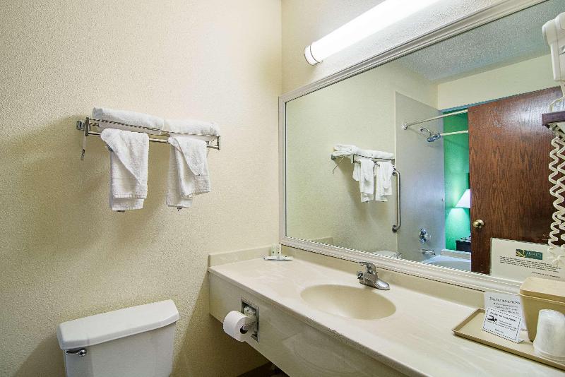 اتاق استاندارد با تخت بزرگ برای معلولان, Days Hotel By Wyndham Flagstaff