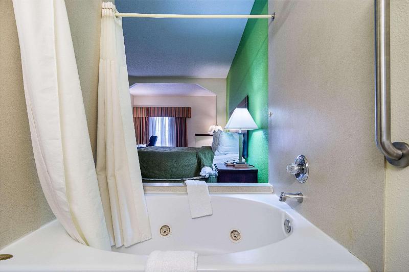 اتاق استاندارد با تخت بزرگ برای معلولان, Days Hotel By Wyndham Flagstaff