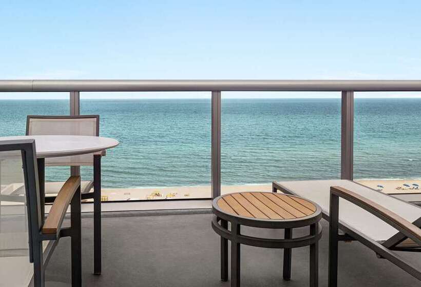 Номер Стандарт с Балконом, Hilton Cabana Miami Beach Resort
