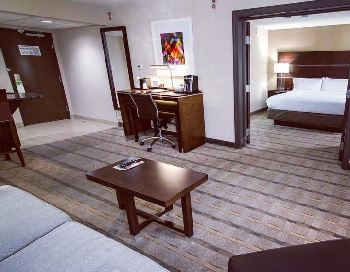 سوئیت با تخت بزرگ, Holiday Inn Charlotte Airport, An Ihg