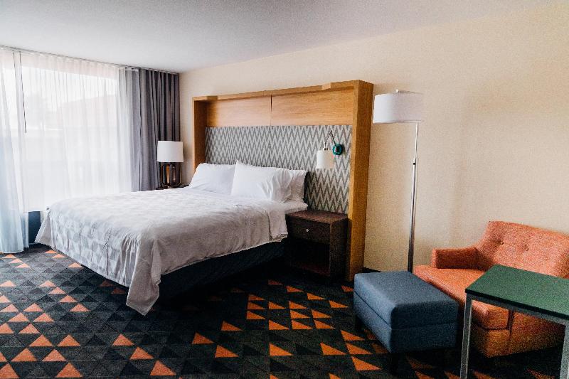 Номер Стандарт Кровать Кинг Адаптированный для Инвалидов, Holiday Inn & Suites Phoenix Mesa Chandler, An Ihg