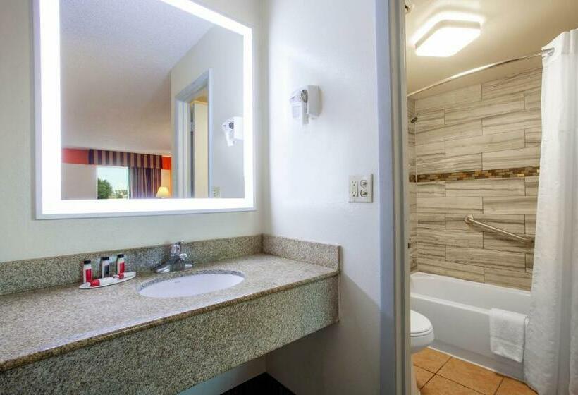 Quarto Estandar Cama King, Howard Johnson By Wyndham Vero Beach/i95