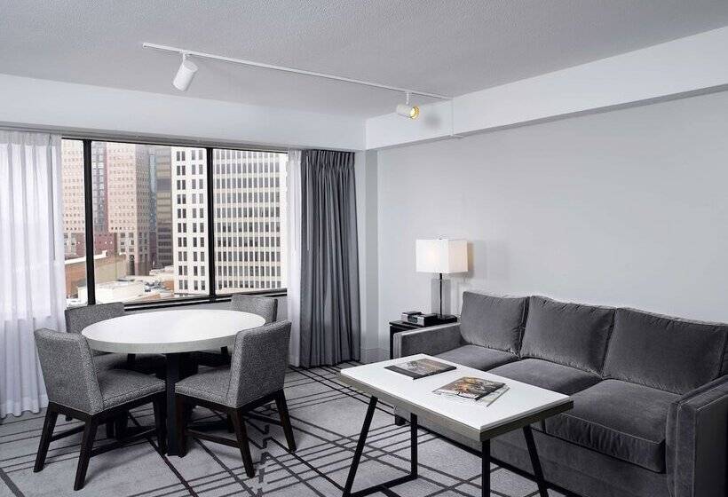 سوییت اجرایی, Hyatt Regency Louisville
