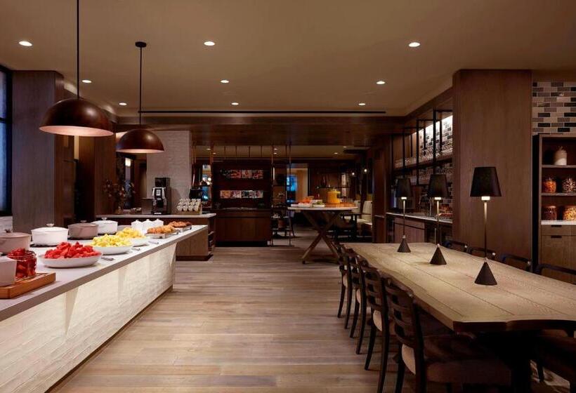 اتاق لوکس با تخت بزرگ, Charlotte Marriott City Center