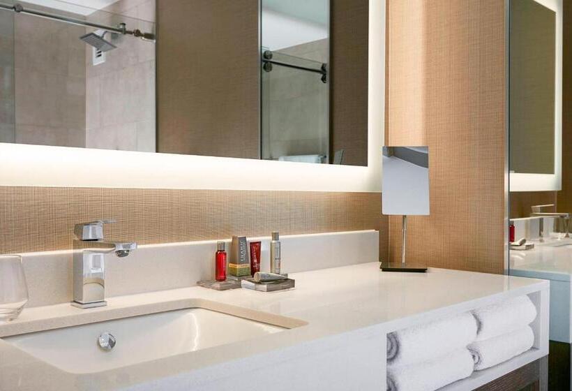 اتاق لوکس با تخت بزرگ, Charlotte Marriott City Center