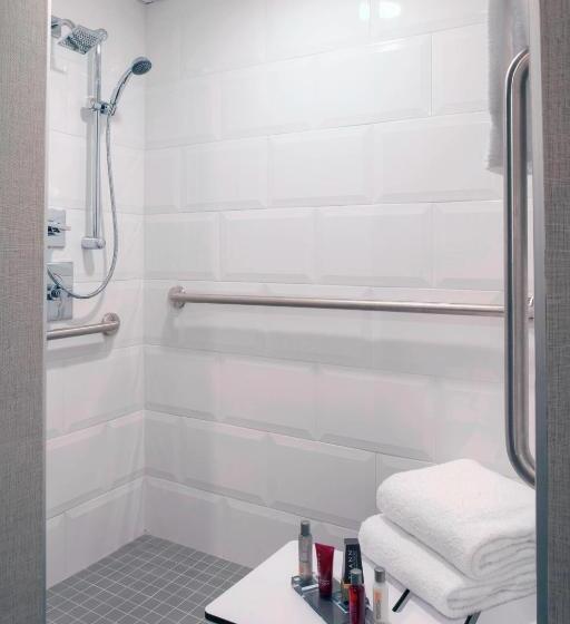 장애인을 위한 스탠다드 룸, Kansas City Airport Marriott