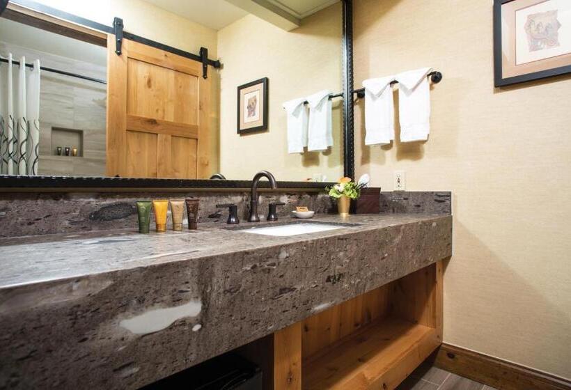 Quarto Estandar Cama King para Deficientes Físicos, Tenaya At Yosemite