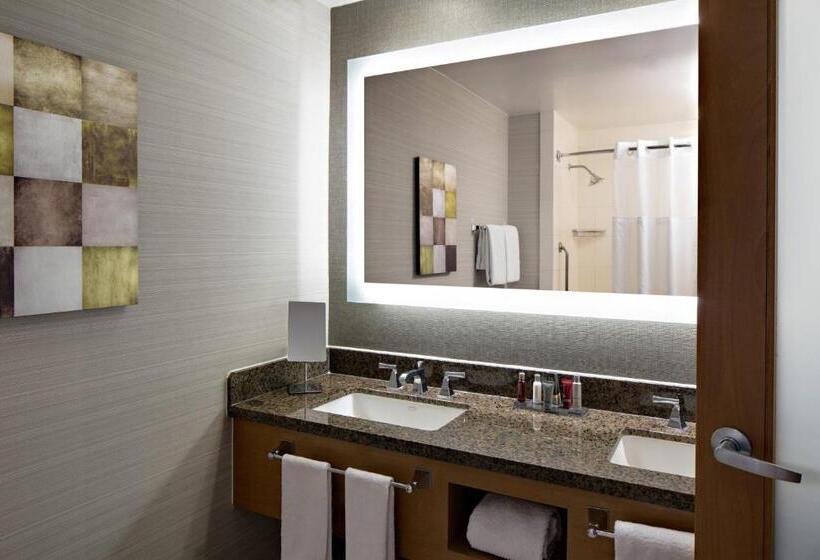 Номер Стандарт Кровать Кинг Адаптированный для Инвалидов, Sawgrass Marriott Golf Resort & Spa