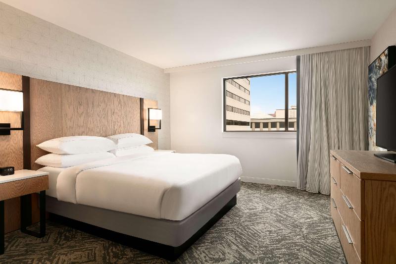 Стандартный Номер Кровать Кинг, Doubletree By Hilton Canton Downtown
