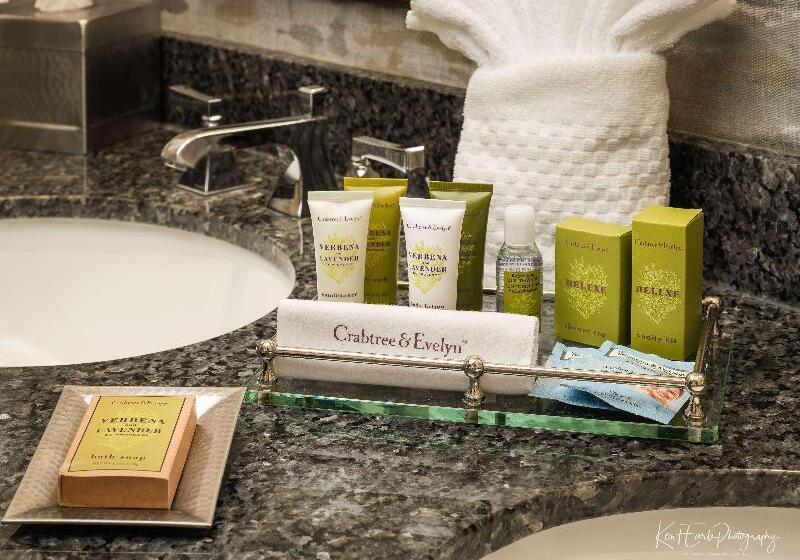 اتاق اجرایی با تخت بزرگ, Hilton Lexington/downtown
