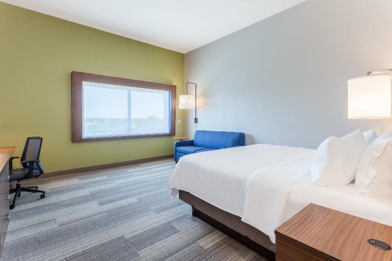 带大床的套房, Holiday Inn Express & Suites   Springfield North, An Ihg