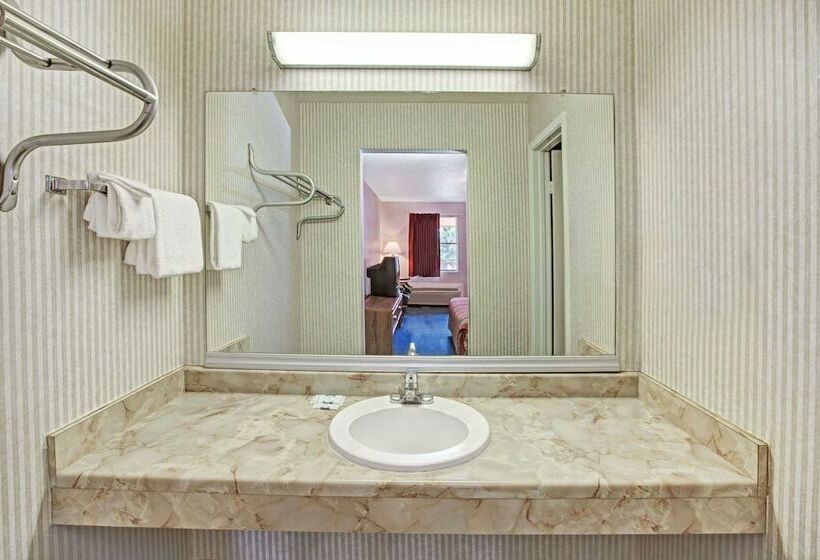 带2个双人床的标准工作室, Knights Inn South Houston