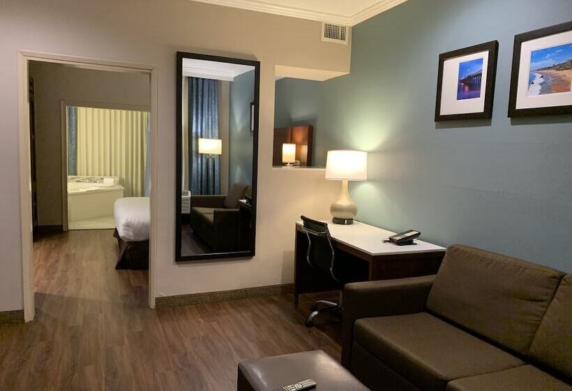 Люкс с гидромассажем, Mainstay Suites Orange County John Wayne Airport