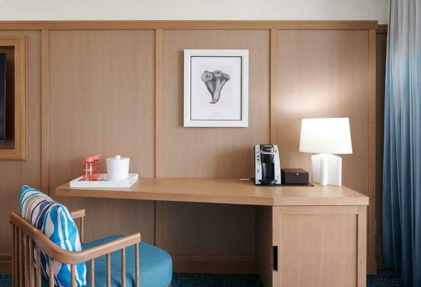 سوئیت برای معلولان, Outrigger Reef Waikiki Beach Resort
