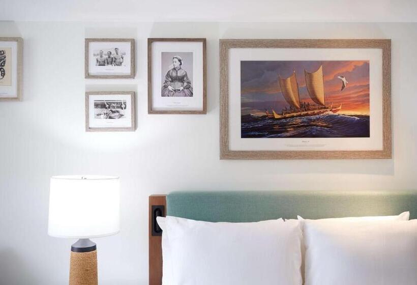 Club Room King Bed, Outrigger Reef Waikiki Beach Resort