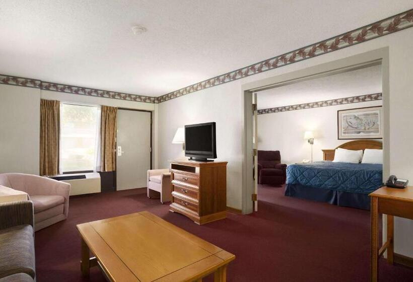 스위트 킹사이즈 침대, Ramada By Wyndham Batesville