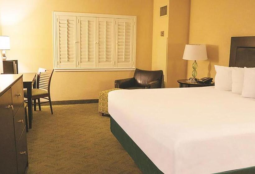 اتاق لوکس با تخت بزرگ, Tropicana Laughlin