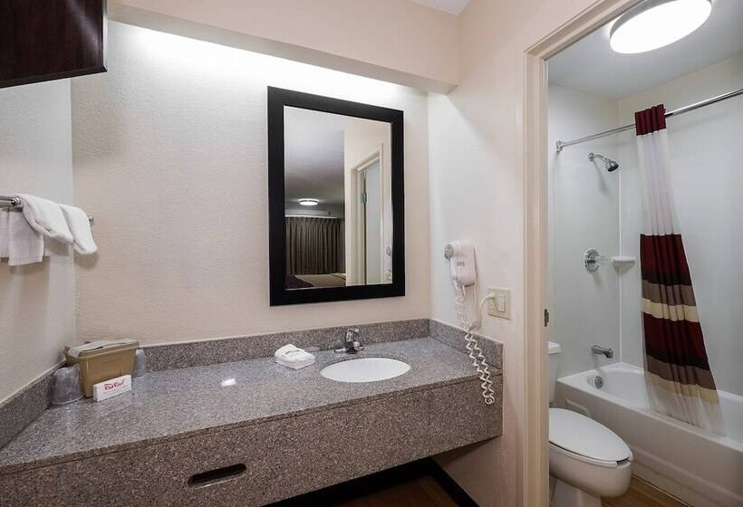 Номер Deluxe, Red Roof Inn Cincinnati East  Beechmont