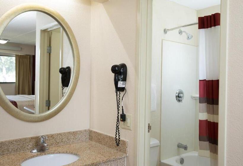 Стандартный Номер Кровать Кинг, Red Roof Inn Cincinnati Northeast  Blue Ash