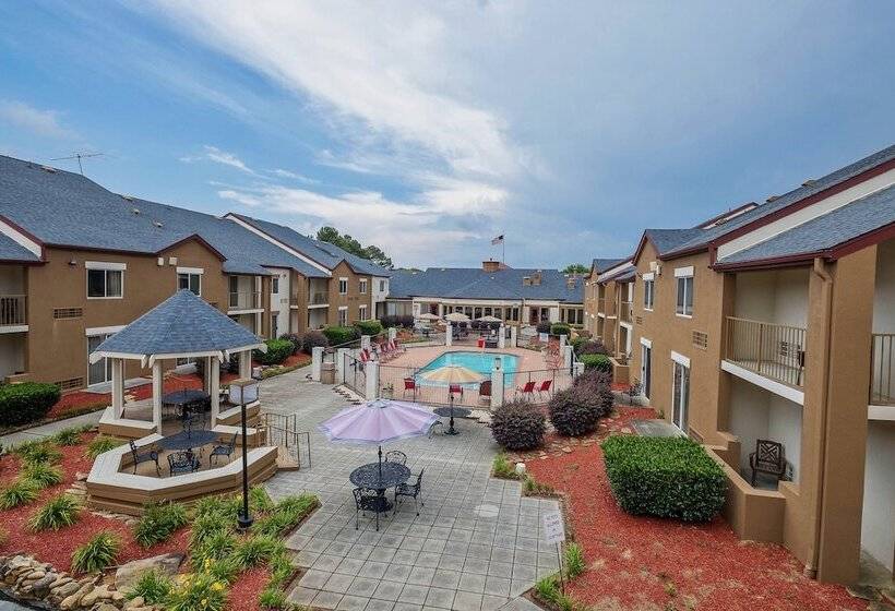 סוויטה, Red Roof Inn Plus+ & Suites Knoxville West Cedar Bluff