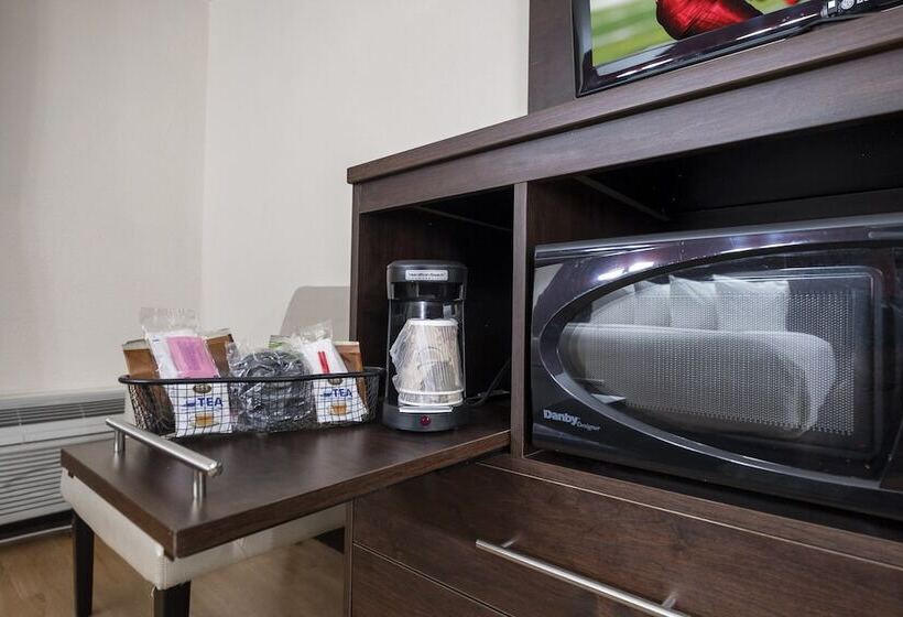 חדר דלוקס מותאם לאנשים עם מוגבלויות, Red Roof Inn Plus+ & Suites Knoxville West Cedar Bluff