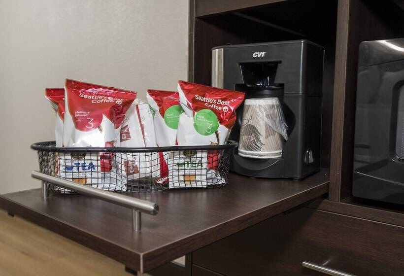 חדר פרמיום, Red Roof Inn Plus+ & Suites Knoxville West Cedar Bluff