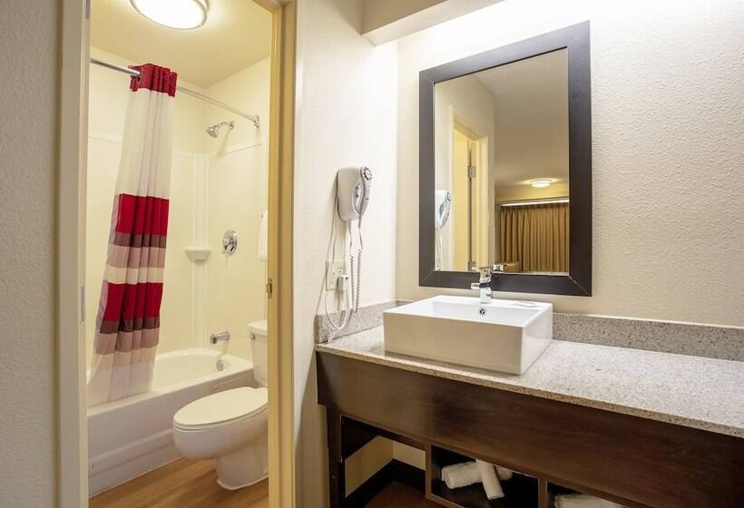 اتاق لوکس, Red Roof Inn Plus+ Pittsburgh South   Airport