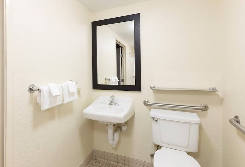 اتاق استاندارد برای معلولان, Red Roof Inn Plus+ Pittsburgh South   Airport