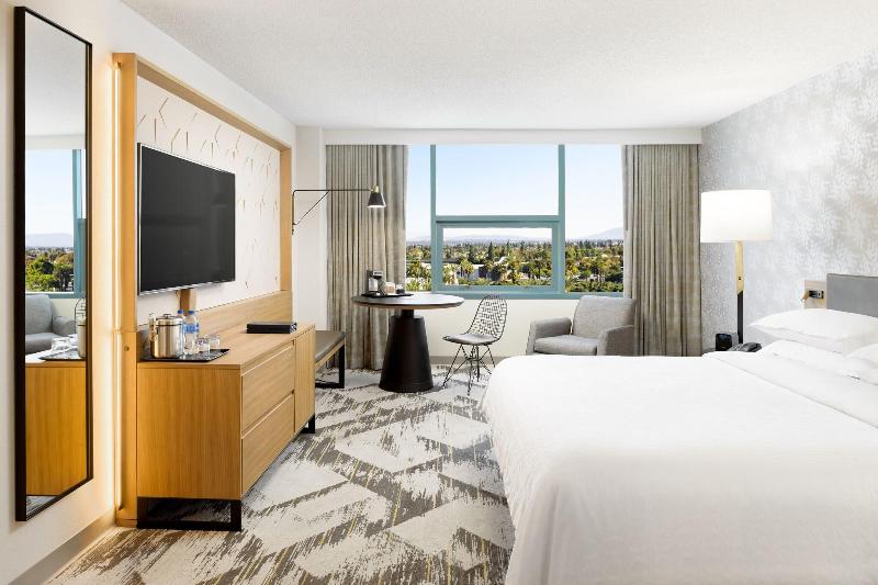 스탠다드 룸 킹사이즈 침대, Sheraton Cerritos