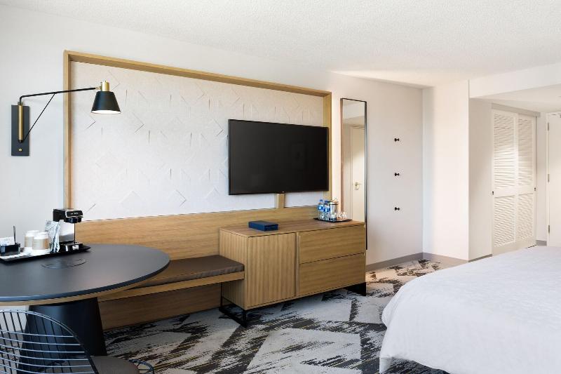 주니어 스위트 킹사이즈 침대, Sheraton Cerritos