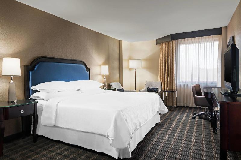 اتاق لوکس با تخت بزرگ, Sheraton Charlotte Airport