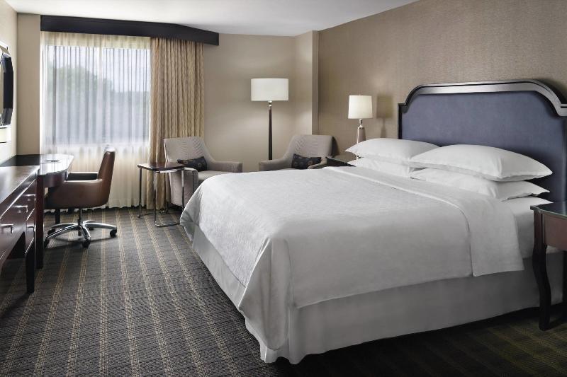 اتاق لوکس با تخت بزرگ, Sheraton Charlotte Airport