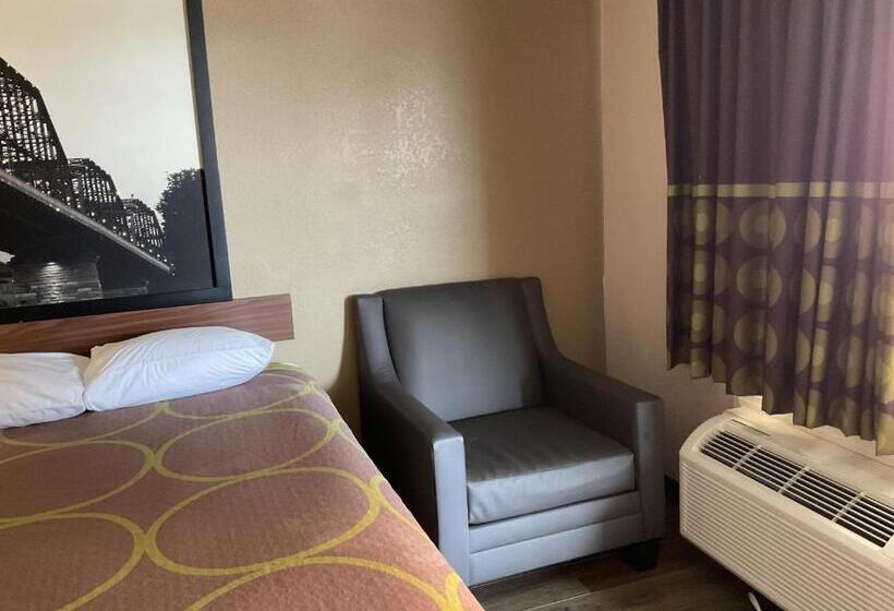 Camera Standard Letto King Accessibile ai persone con mobilità ridotta, Super 8 By Wyndham Chattanooga/east Ridge