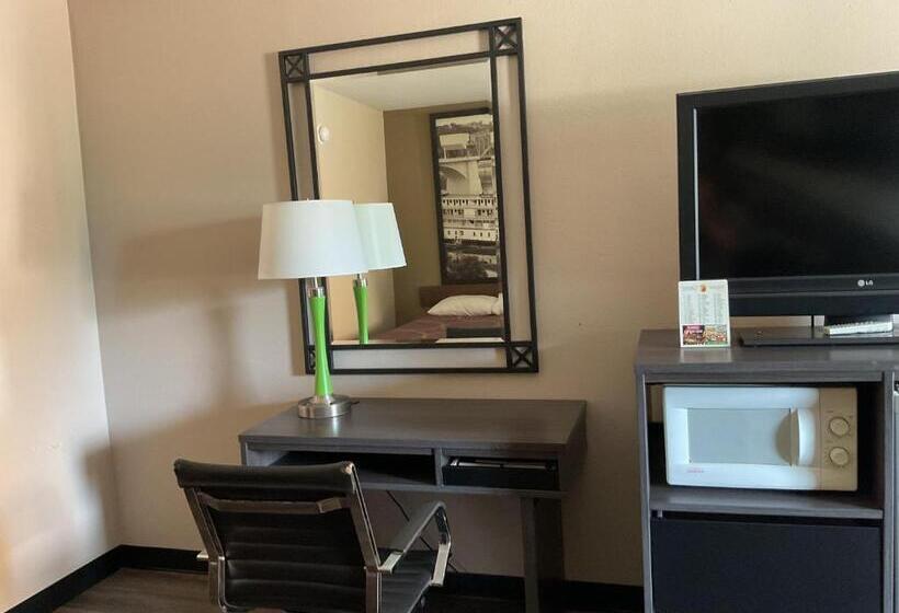 Camera Standard Letto King Accessibile ai persone con mobilità ridotta, Super 8 By Wyndham Chattanooga/east Ridge