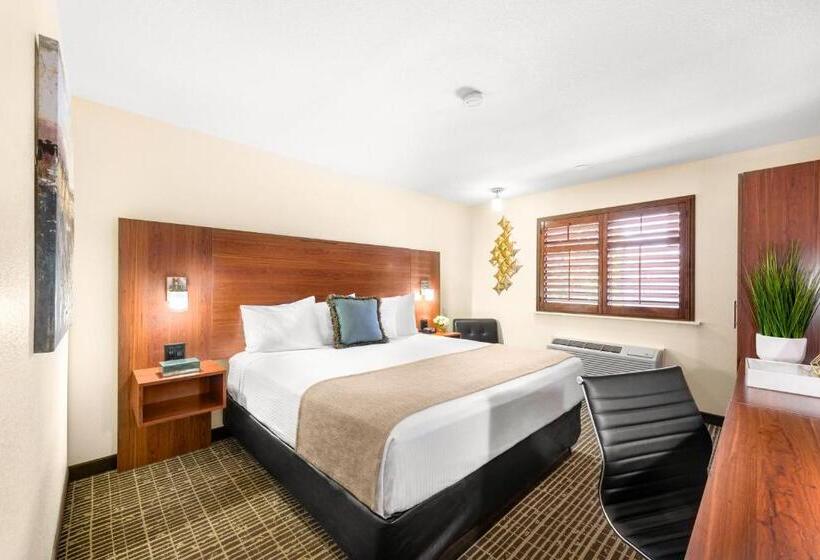 اتاق لوکس با تخت بزرگ, Ellis Island Hotel Casino & Brewery