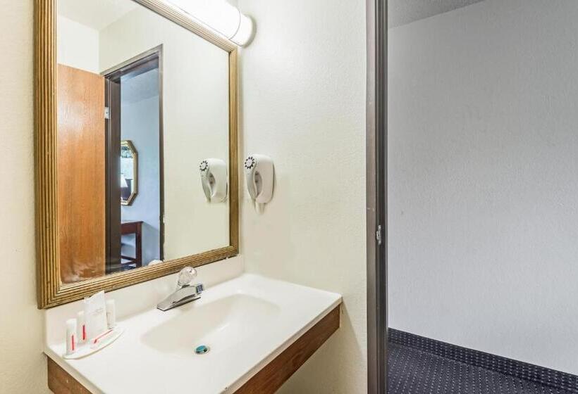 Номер Deluxe, Super 8 By Wyndham Hartford