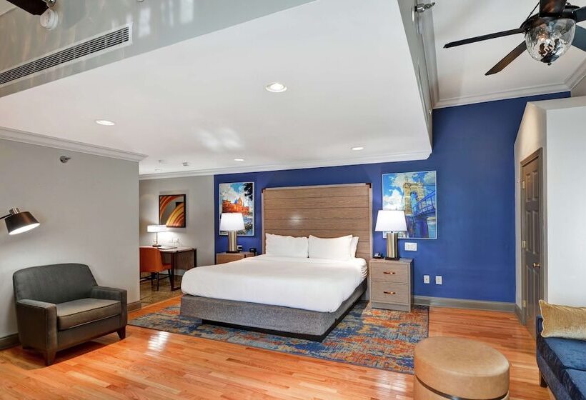 Quarto Premium, The Cincinnatian Hotel Curio Collection By Hilton