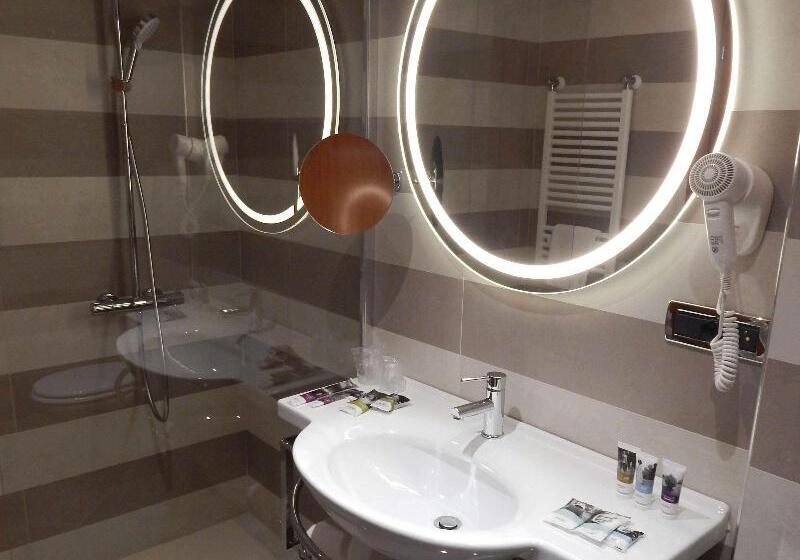 Люкс, The Strathallan Rochester Hotel & Spa   Doubletree By Hilton