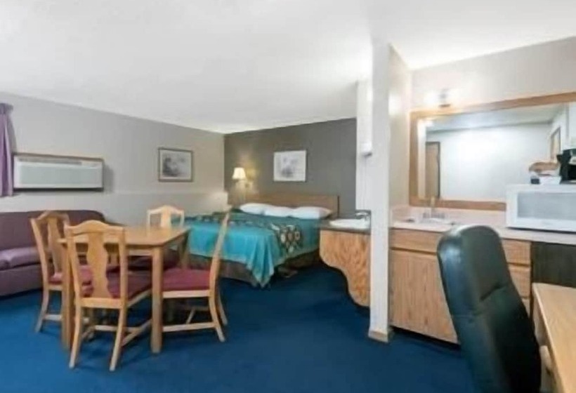 Люкс, Super 8 By Wyndham Milbank Sd