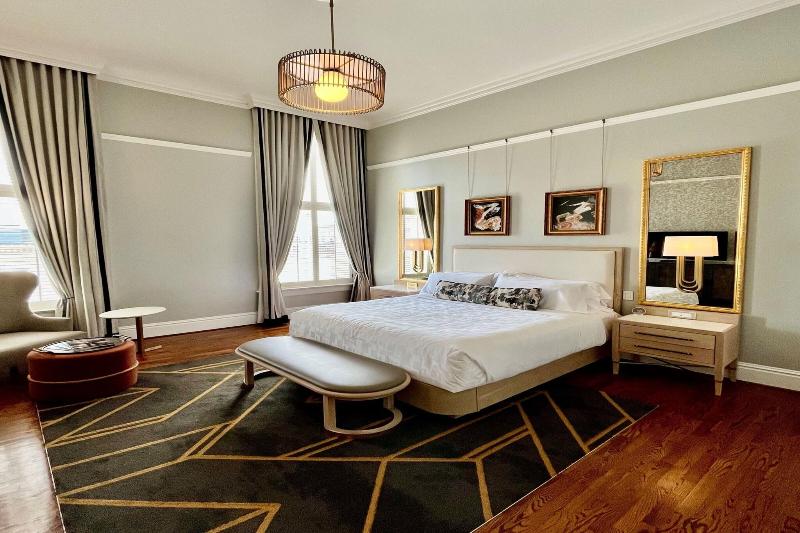 Junior Suite Llit King, The Tremont House, Galveston, A Tribute Portfolio