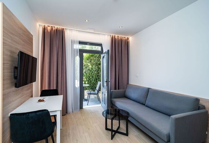 آپارتمان 1 خوابه با تراس, Bacan Serviced Apartments